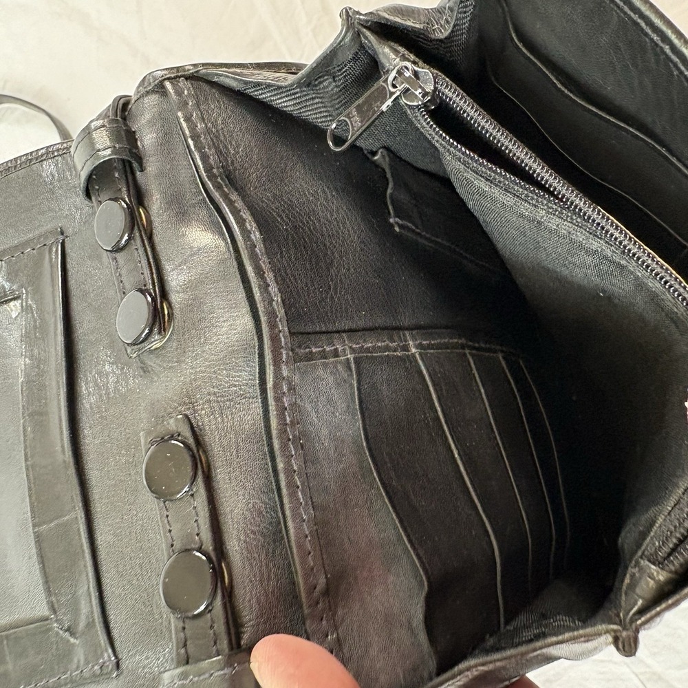 VTG Tusk Designer Black Leather Crossbody Bag Minimalist Chic Organizer Travel - Picture 9 of 9